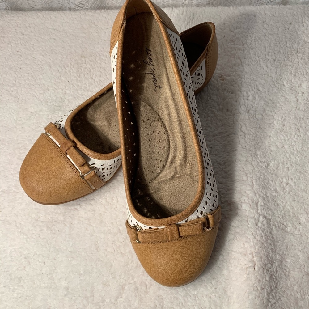 Easy Spirit white & tan Career Flats